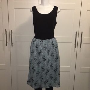 Lined light blue skirt by Hilliard & Hanson